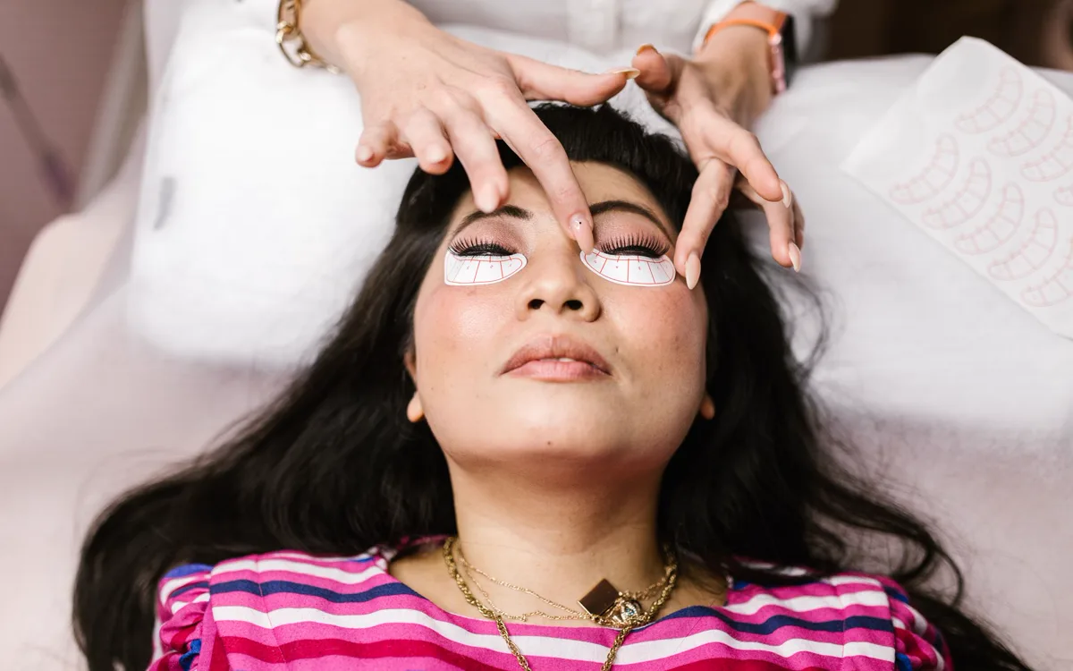 Arreglo de Cejas y Pestañas — formación práctica ACIE